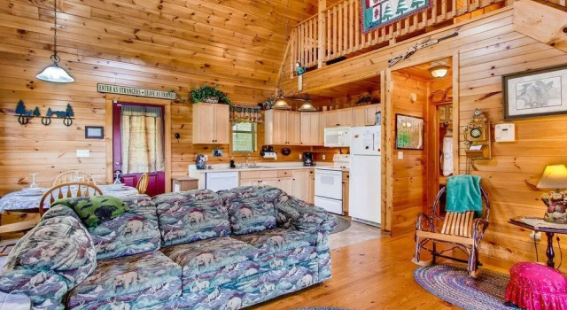 Four Bears Barn 2 Bedrooms 2 Bathrooms Cabin