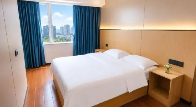 Семейный люкс с 2 комнатами Jiasihua Business Hotel