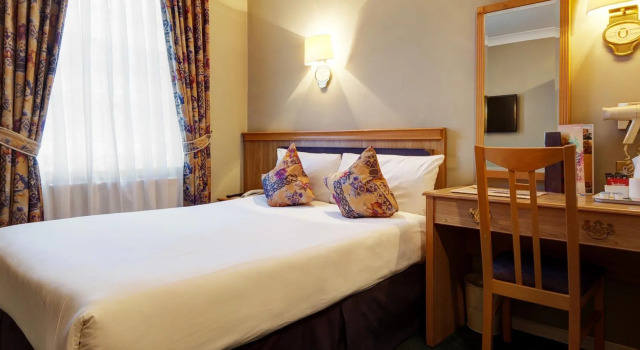 Двухместный номер Classic Berjaya Eden Park London Hotel