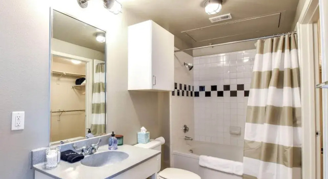 Апартаменты Plano Beautiful Studio Apartment