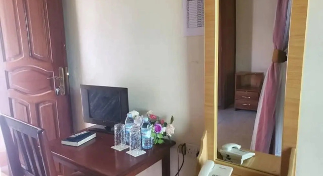 Uhuru 50 hotel kasese