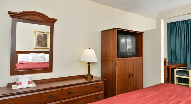 Magnuson Grand Hotel Maingate West, Rezerwuj Hotel Hotele w Kissimmee z parkingiem, Parking