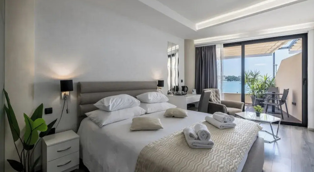 Номер Luxury с балконом и с видом на море Sea View Luxury Rooms Seven of Nine