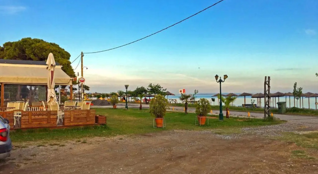 Коттедж Villa Fofo - Beautiful Sea Front Villa with 650m2 garden