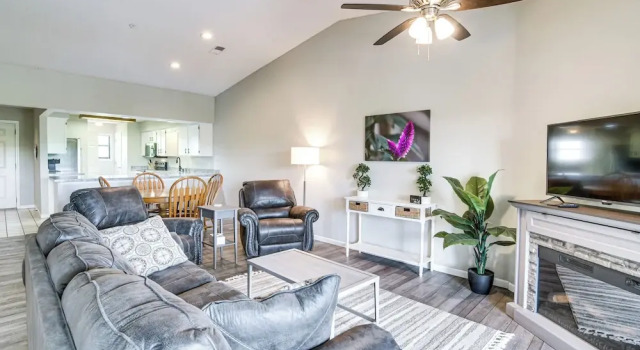 1 Mi to 76 Strip: Family Condo in Branson!, Забронировать Апартаменты/квартира Отели Table Rock Lake с парковкой, Парковка