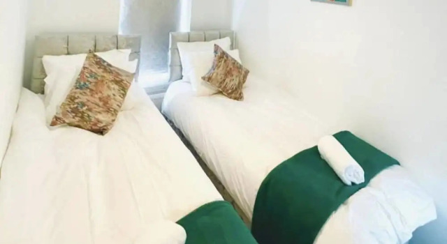 3-bedroom Gem in Manchester With Free Parking