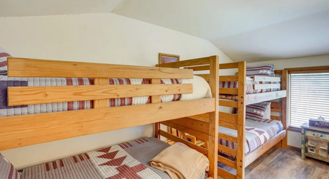 Коттедж Sunriver Resort Home: Near Skiing, Town & Trails