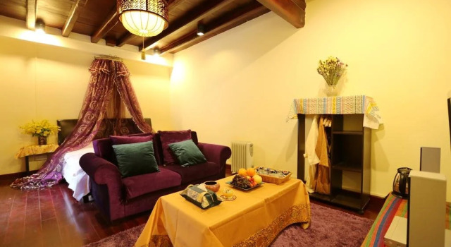 Lijiang Vientiane Lancuo Mosuo Inn, Забронировать Отель Лицзян Юньнань, рядом с Улица Сквер-стрит Древнего города Даянь