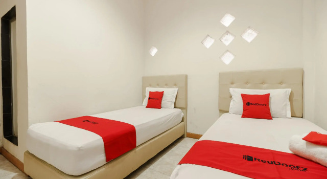 RedDoorz Syariah near Baiturrahman Aceh, Rezerwuj Hotel Banda Aceh Sumatra