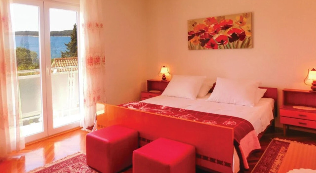 Stunning Home in Hvar With Wifi and 2 Bedrooms