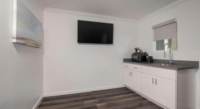 Люкс SureStay Plus Hotel by Best Western Upland - Ontario North