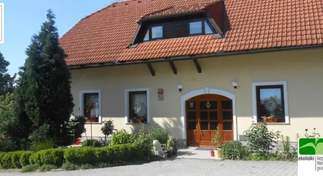 Country House Slemenšek, Book Hotel Hotels in Savinjska with Parking, Parking