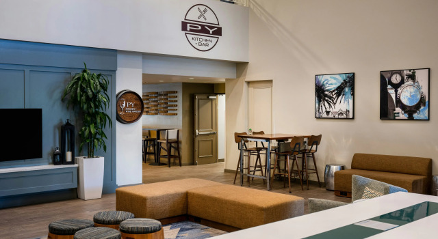 DoubleTree by Hilton Campbell - Pruneyard Plaza, Забронировать Отель Отели Кэмпбелл с парковкой, Парковка