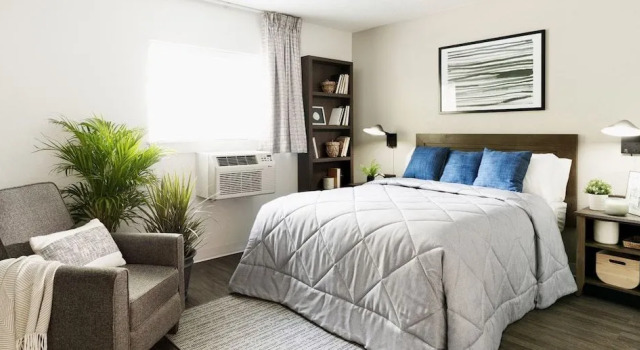 Intown Suites Extended Stay West Palm Beach FL - Military Trail Rd, Забронировать Отель Уэст-Палм-Бич Palm Beach County