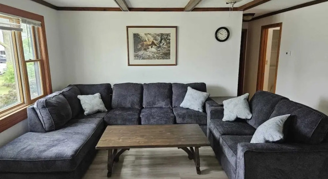Коттедж с 3 комнатами Riverside Motel