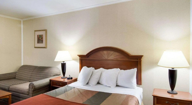 Двухместный номер Standard Econo Lodge Inn & Suites