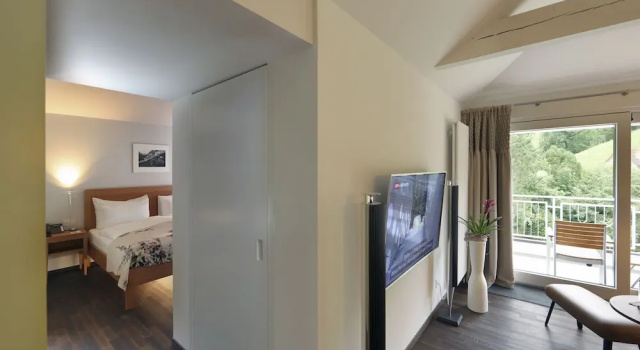 Полулюкс с балконом и с видом на сад Resort Hof Weissbad