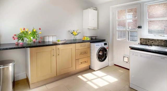 Апартаменты Ascot - Immaculate 2 Bed House with Parking