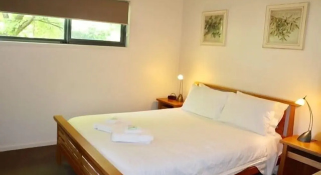 Апартаменты Bright Woodlands Retreat