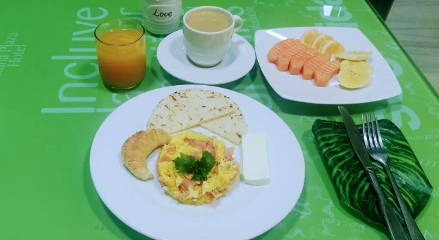 Полулюкс Hotel Sixtina Plaza Medellin