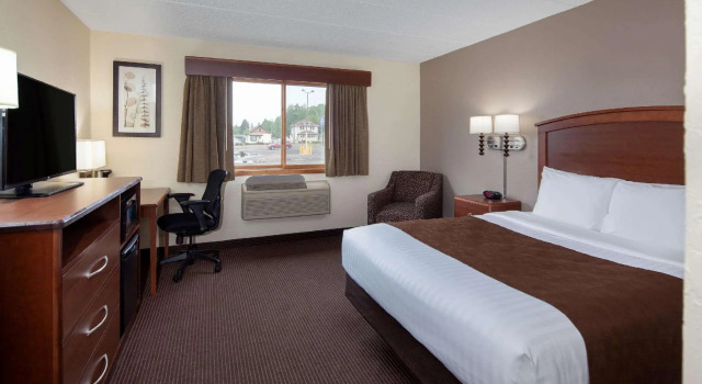 Двухместный номер Standard AmericInn by Wyndham Ironwood