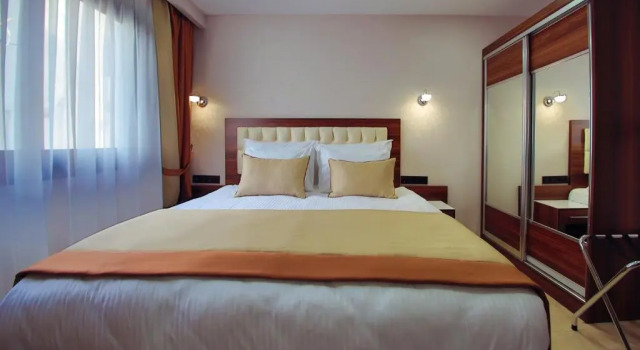 Четырёхместный номер Standard Hotel Paris Prestige