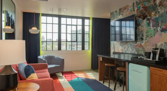 Люкс для гостей с ограниченными возможностями Hotel Indigo - Madison Downtown by IHG