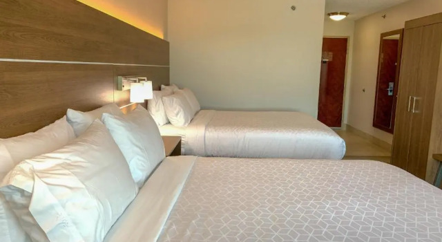 Четырёхместный номер Standard Holiday Inn Express & Suites Lexington Downtown Area-Keeneland by IHG