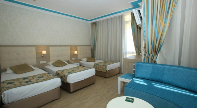 Трёхместный номер Standard Cender Hotel