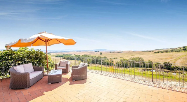 Апартаменты Splendid Holiday Home in Orciatico with Hot Tub & Pool