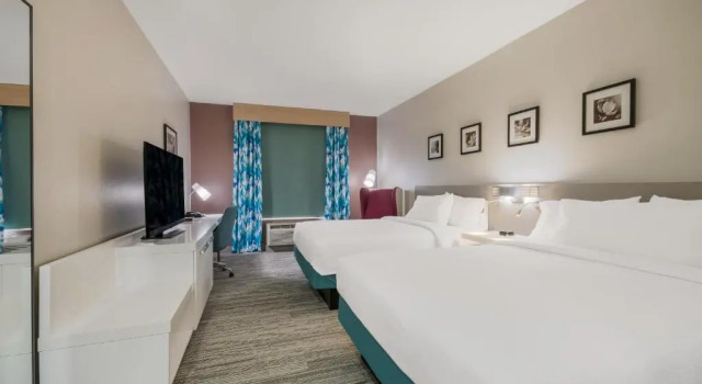 Четырёхместный номер Premium Hilton Garden Inn Oklahoma City Midtown