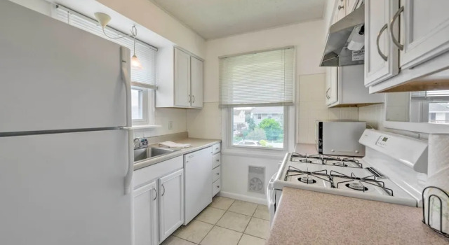 Апартаменты Brigantine Condo w/ Gas Grill - Walk to Beach!