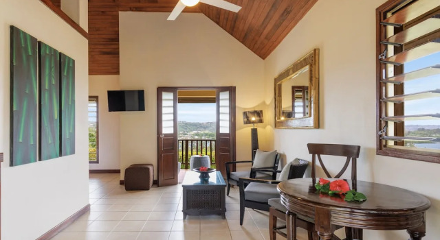 Бунгало с балконом и с видом на залив Mangoes Resort
