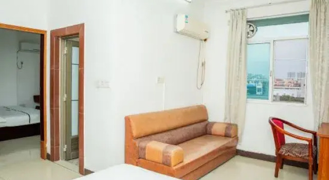 Двухместный семейный люкс Deluxe Yayuan Business Hostel