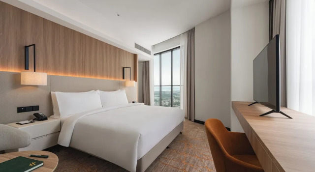 Люкс с кухней с обеденной зоной с 2 комнатами Holiday Inn & Suites Penang Prai by IHG