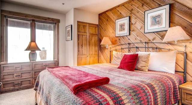 Cimarron 301 2 Bedroom Condo by RedAwning, Rezerwuj Hotel Hotele w Vail Ski z parkingiem, Parking