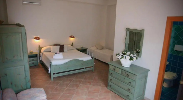 Четырёхместный номер Standard Hotel Micalosu
