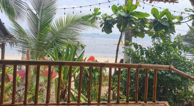 Бунгало с видом на воду Coco Sunset Beach