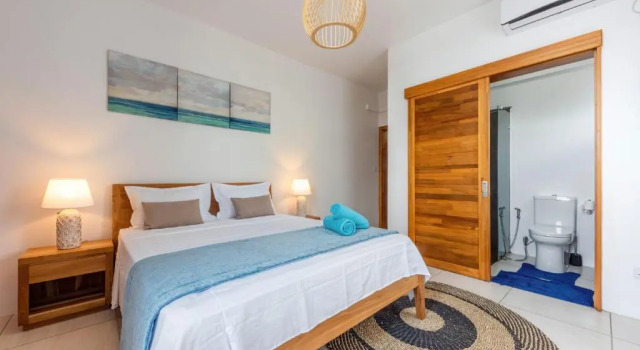 West Wood Holiday Apartment, C6 - Flic en Flac with pool at a quiet location, beautifully decorated and close to the beach, Boek Appartement Hotels in Mauritius West Coast met ontbijt, Ontbijt