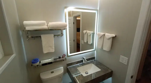 Четырёхместный номер Deluxe Mountain View Motel