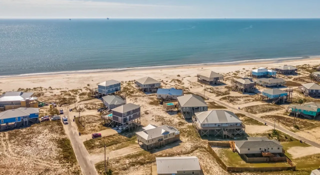 Коттедж с 4 комнатами Feelin' Salty - 107 Quebec 4 Bedroom Home by RedAwning