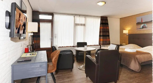 Четырёхместный номер Standard с видом на сад Hotel Cafe Restaurant Duinzicht