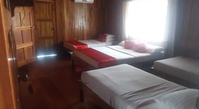 Четырёхместный номер Standard Hotel Victoria
