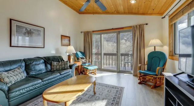 Dog-friendly Cabin 6 Mi to Cataloochee Skiing!, Забронировать Дом для отпуска Отели Мегги-Вэлли с парковкой, рядом с Maggie Valley Festival Grounds, Парковка