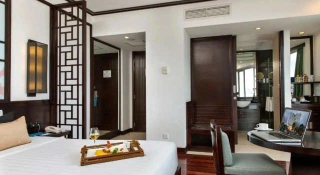 Номер Superior с видом на окрестности Novotel Ha Long Bay Hotel
