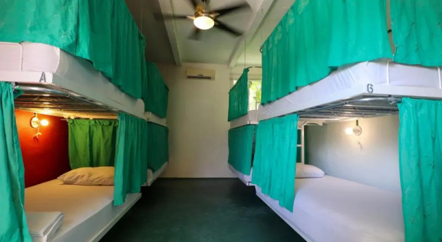 Кровать в общем номере Wabi Hostel