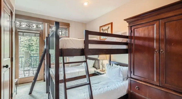 Lone Eagle 3013 3 Bedroom Condo