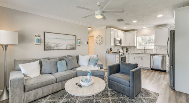 Коттедж 5 Mi to Riverwalk: Bradenton Family Home w/ Yard