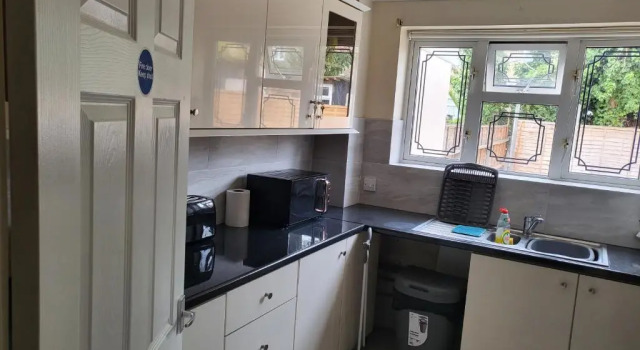 Апартаменты Elegant Home in Dagenham with free wi fi & free parking