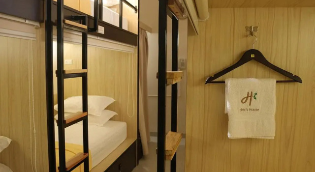 Кровать в общем номере drics House